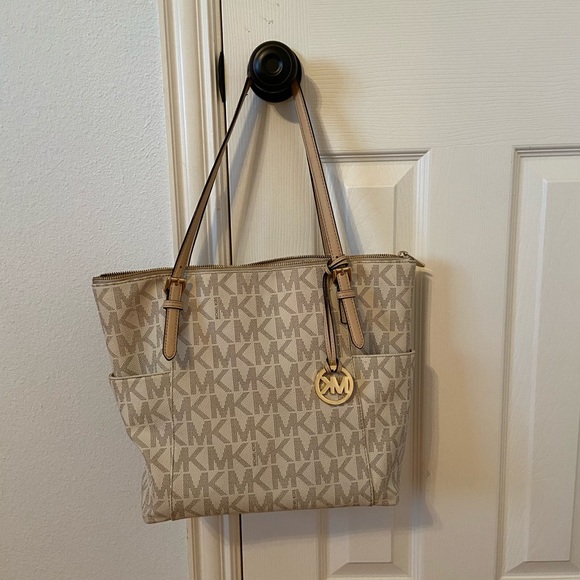 👑 Michael Kors purse white and tan MK logo print - Picture 1 of 6